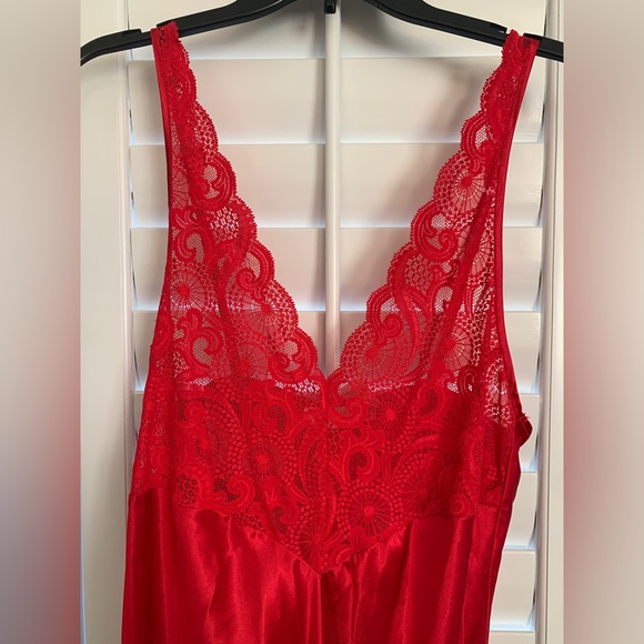 Victoria's Secret Red Lace Nightgown (Gold Label) - Picture 4 of 7
